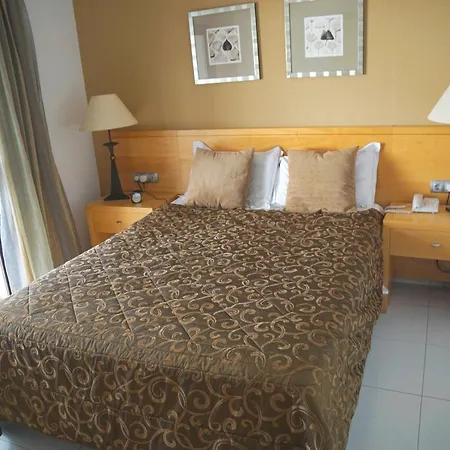 2-bedroom 4-star In Christianos Apartment